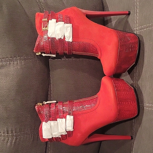 Luichiny Booties - Picture 1 of 5